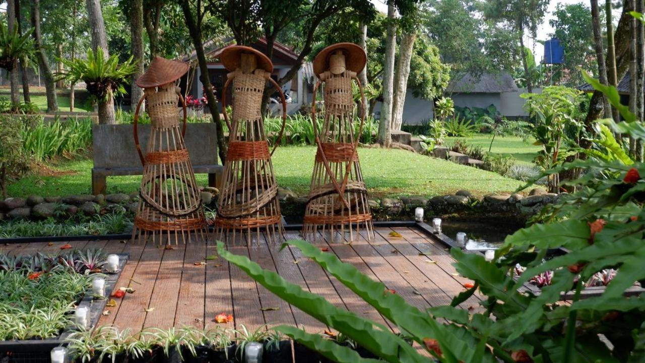 Tjapoeng Resort Bogor Bagian luar foto