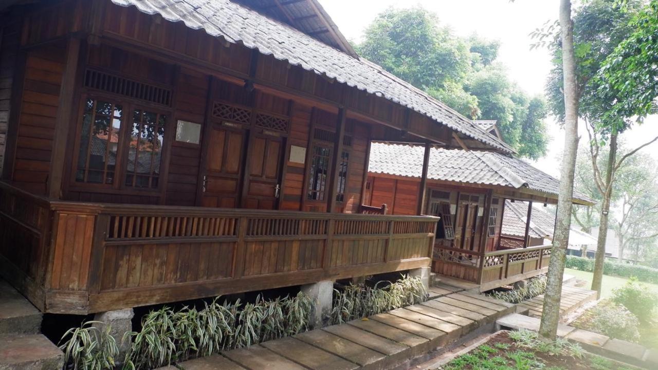 Tjapoeng Resort Bogor Bagian luar foto