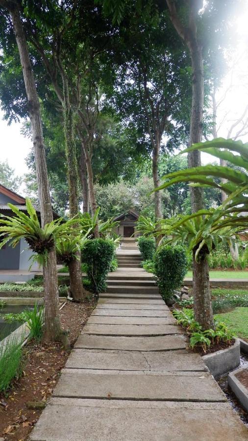 Tjapoeng Resort Bogor Bagian luar foto