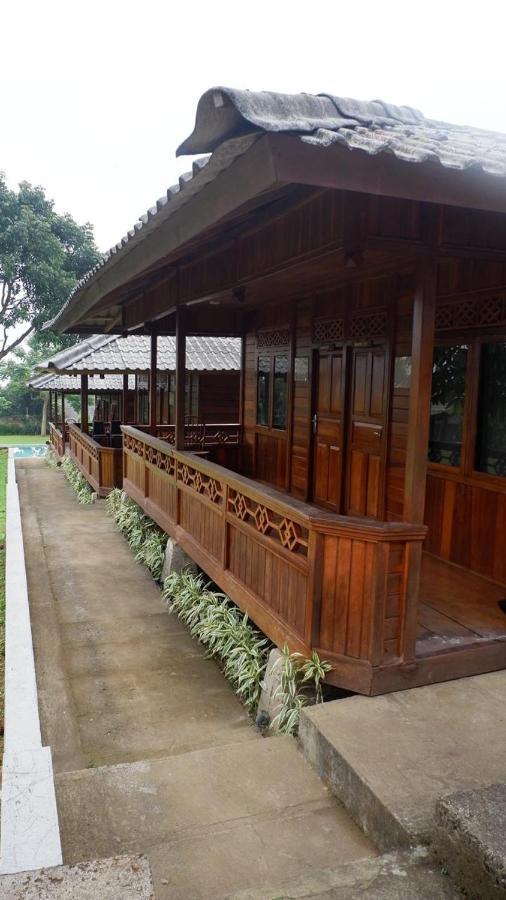 Tjapoeng Resort Bogor Bagian luar foto